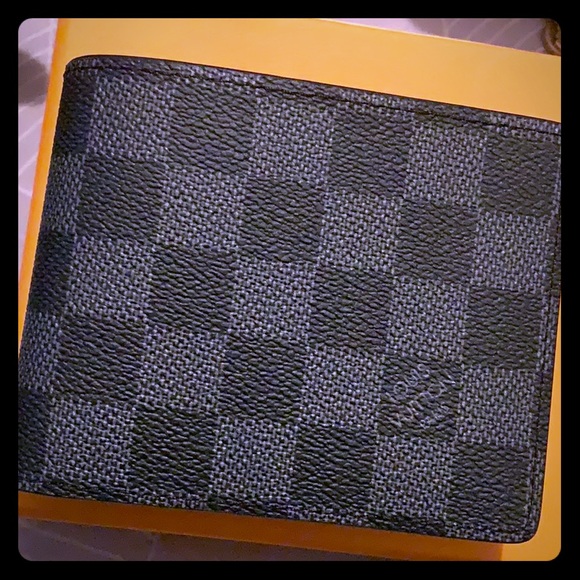 Louis Vuitton wallet - Picture 1 of 2